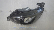 Laden Sie das Bild in den Galerie-Viewer, Frontscheinwerfer Peugeot 2008 208 II 73313327 9833036380 Full LED Links