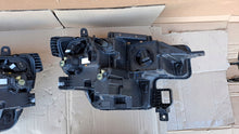 Laden Sie das Bild in den Galerie-Viewer, Frontscheinwerfer Ford R2KB-13E016 R2KB-13E017-CG Rechts Scheinwerfer Headlight SCH4509627826zv