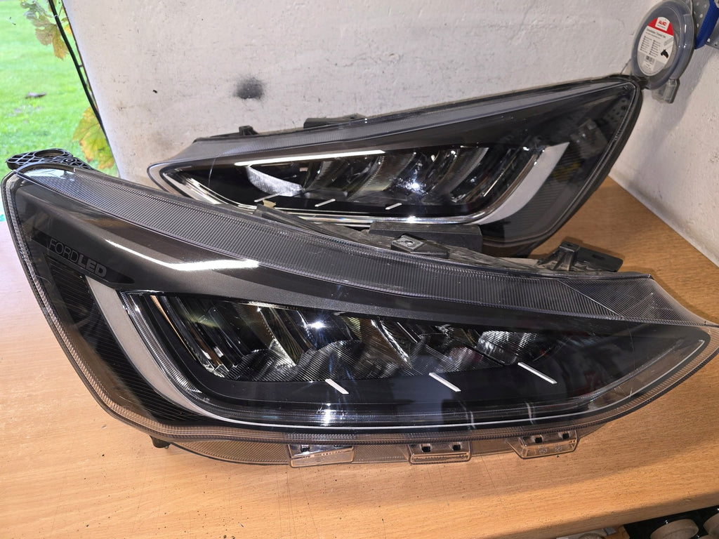 Frontscheinwerfer Ford Focus NX7B-13E014-CD LED Ein Stück (Rechts oder Links)