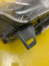 Load image into Gallery viewer, Frontscheinwerfer Citroën C-Crosser Xenon Rechts Scheinwerfer Headlight SCH6146002478el