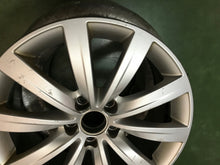 Load image into Gallery viewer, 1x Alufelge 17 Zoll 7.0&quot; 5x112 39ET Glanz Silber 7N0601025 VW Sharan Rim Wheel