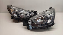 Laden Sie das Bild in den Galerie-Viewer, Frontscheinwerfer Mazda 2 LED Ein Satz Scheinwerfer Headlight