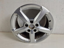 Laden Sie das Bild in den Galerie-Viewer, 1x Alufelge 16 Zoll 6.5&quot; 5x112 43ET Glanz Silber 81A601025 Audi Q2 Rim Wheel