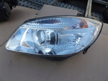 Laden Sie das Bild in den Galerie-Viewer, Frontscheinwerfer Skoda Fabia II 1EL24702505 Ein Satz Scheinwerfer Headlight