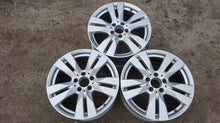 Laden Sie das Bild in den Galerie-Viewer, 1x Alufelge 17 Zoll 7.5&quot; 5x112 45ET Silber Mercedes-Benz Rim Wheel