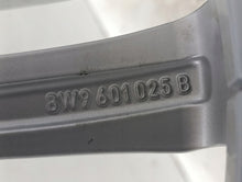 Laden Sie das Bild in den Galerie-Viewer, 1x Alufelge 18 Zoll 7.5" 5x112 29ET Glanz Silber 8W9601025B Audi A5 A4 Rim Wheel FEL2210685818vt