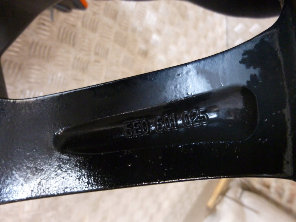 1x Alufelge 18 Zoll 7.5" 5x112 51ET 5E0601025AK Skoda Octavia Rim Wheel