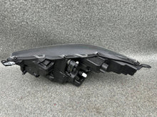 Laden Sie das Bild in den Galerie-Viewer, Frontscheinwerfer Toyota Yaris Rechts Scheinwerfer Headlight SCH9223871822fq