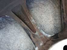 Laden Sie das Bild in den Galerie-Viewer, 1x Alufelge 15 Zoll 5.0&quot; 4x100 32ET 403005659R A4534011301 Renault Twingo Iii