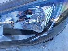 Laden Sie das Bild in den Galerie-Viewer, Frontscheinwerfer Ford Focus MX7B-13E015-CE Links Scheinwerfer Headlight