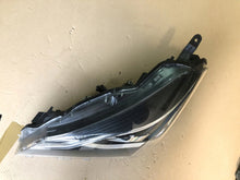 Laden Sie das Bild in den Galerie-Viewer, Frontscheinwerfer Toyota Yaris Links Scheinwerfer Headlight
