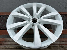 Load image into Gallery viewer, 1x Alufelge 19 Zoll 8.0" 5x112 48ET Glanz Weiß 5C0601025N VW New Beetle FEL3143953109cs
