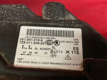 Laden Sie das Bild in den Galerie-Viewer, Frontscheinwerfer Skoda Superb III 3V1941017A Ein Stück (Rechts oder Links)