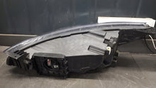 Laden Sie das Bild in den Galerie-Viewer, Frontscheinwerfer Ford Focus Rechts Scheinwerfer Headlight SCH7725280162bn