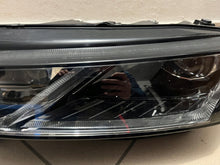 Laden Sie das Bild in den Galerie-Viewer, Frontscheinwerfer Skoda Octavia IV 5E4941015A Links Scheinwerfer Headlight SCH8302477565iw