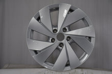 Load image into Gallery viewer, 1x Alufelge 17 Zoll 7.0" 5x112 40ET Glanz Silber VW Rim Wheel FEL5521989960bz