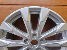 Laden Sie das Bild in den Galerie-Viewer, 1x Alufelge 18 Zoll 7.0" 5x112 43ET Glanz Silber 83A601025G Audi Q3 Rim Wheel FEL7826236615pe