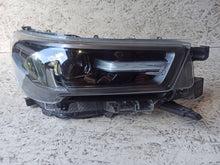 Laden Sie das Bild in den Galerie-Viewer, Frontscheinwerfer Toyota Hilux VIII 81110-YP121 LED Rechts Headlight SCH2310370444zk
