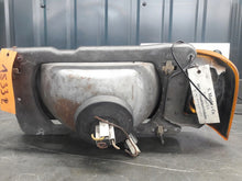 Laden Sie das Bild in den Galerie-Viewer, Frontscheinwerfer VW Jetta I 301-122930 Rechts Scheinwerfer Headlight SCH5830581413bx