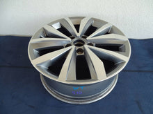 Laden Sie das Bild in den Galerie-Viewer, 1x Alufelge 17 Zoll 5x112 2GA601025P VW T-Roc I Rim Wheel FEL3103336785gr