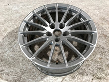 Load image into Gallery viewer, 1x Alufelge 17 Zoll 7.5&quot; 5x112 29ET 8W0601025AE Audi A4 Rim Wheel