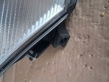 Laden Sie das Bild in den Galerie-Viewer, Frontscheinwerfer Toyota Avensis Rechts Scheinwerfer Headlight SCH7796278368jk