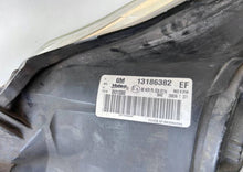 Load image into Gallery viewer, Frontscheinwerfer Opel Corsa D 13186381 13186382 Ein Satz Scheinwerfer Headlight SCH9541568325dn