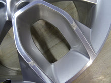 Laden Sie das Bild in den Galerie-Viewer, 1x Alufelge 19 Zoll 7.0&quot; 5x112 43ET Matt Silber 565601025T Skoda Kodiaq