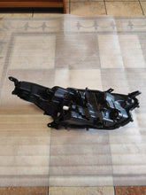 Load image into Gallery viewer, Frontscheinwerfer Toyota Yaris EUK0-8 LED Links Scheinwerfer Headlight SCH2139761572vw