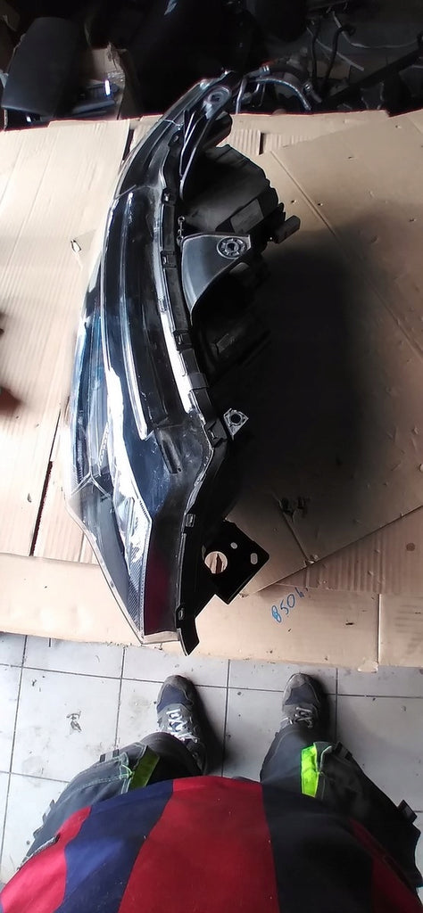 Frontscheinwerfer Mitsubishi Outlander III 8301D3-02 Full LED Rechts oder Links