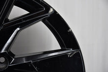 Laden Sie das Bild in den Galerie-Viewer, 1x Alufelge 17 Zoll 7.5" 5x108 44ET Glanz Schwarz 9843281580 Opel Astra L FEL3357650706qy