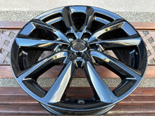 Laden Sie das Bild in den Galerie-Viewer, 1x Alufelge 18 Zoll 7.0" 5x114.3 45ET Glanz Schwarz 9965657080 Mazda 3 Rim Wheel FEL3852772700ax