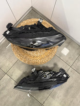 Laden Sie das Bild in den Galerie-Viewer, Frontscheinwerfer Mercedes-Benz Cla A1749064202 A1749062900 LED Ein Satz SCH7024610883im