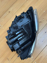 Laden Sie das Bild in den Galerie-Viewer, Frontscheinwerfer Audi A4 B7 8E0941029BC Xenon Links Scheinwerfer Headlight