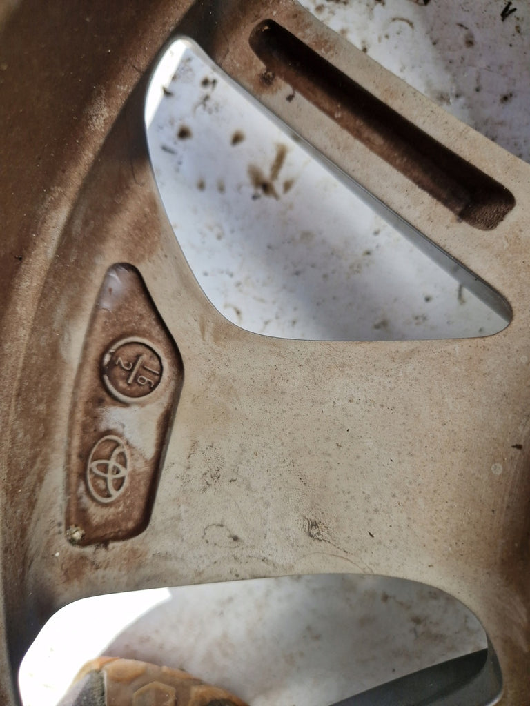 1x Alufelge 17 Zoll 7.0" 4x114.3 39ET Glanz Silber Toyota Avensis Rim Wheel