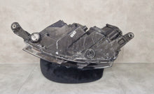 Laden Sie das Bild in den Galerie-Viewer, Frontscheinwerfer Skoda Rapid 5JB9411016A Xenon Rechts Scheinwerfer Headlight SCH9255657625lw
