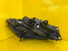 Laden Sie das Bild in den Galerie-Viewer, Frontscheinwerfer Skoda Enyaq 5LB941015A LED Links Scheinwerfer Headlight