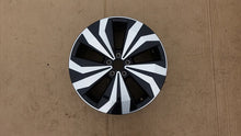 Laden Sie das Bild in den Galerie-Viewer, 1x Alufelge 17 Zoll 6.5" 5x100 39ET 2GM601025M VW Troc T-Roc Rim Wheel FEL6960740839xd