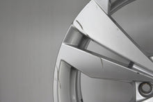 Load image into Gallery viewer, 1x Alufelge 18 Zoll 7.5" 5x112 50ET Glanz Silber 10A071498 VW Rim Wheel FEL7864578901qu
