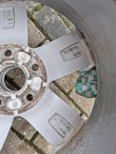 Load image into Gallery viewer, 1x Alufelge 17 Zoll 6.5" 5x112 38ET Glanz Silber 5NA071497 VW Tiguan Rim Wheel FEL6451496525st