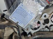 Load image into Gallery viewer, Motor Kia Carens III G4KA 2.0 144PS 106kW 2007 Benzin Engine Unkomplett