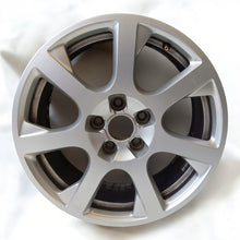 Load image into Gallery viewer, 1x Alufelge 17 Zoll 7.0&quot; 5x112 37ET Glanz Silber 8R0601025 Audi Q5 Rim Wheel