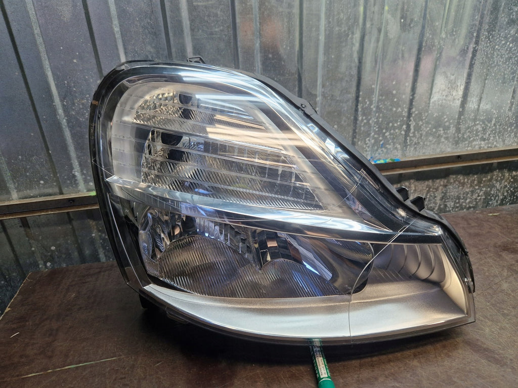 Frontscheinwerfer Renault Modus 8200658373 8200658377 Ein Satz Headlight