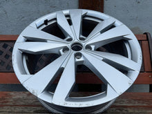 Laden Sie das Bild in den Galerie-Viewer, 1x Alufelge 20 Zoll 8.0" 5x112 45ET 11A071490 VW Rim Wheel FEL8396018631dc