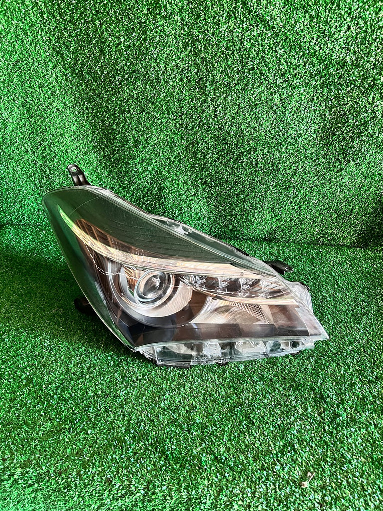 Frontscheinwerfer Toyota Yaris Rechts Scheinwerfer Headlight