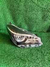 Load image into Gallery viewer, Frontscheinwerfer Toyota Yaris Rechts Scheinwerfer Headlight