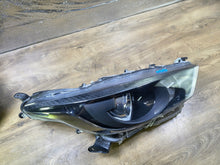 Laden Sie das Bild in den Galerie-Viewer, Frontscheinwerfer Toyota 4 Yaris K0-6EU Rechts Scheinwerfer Headlight SCH6214689354dx