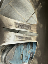 Load image into Gallery viewer, 1x Alufelge 18 Zoll 8.0" 5x112 40ET Glanz Silber 8W0601025HM Audi Rim Wheel FEL5287081705bb