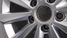 Laden Sie das Bild in den Galerie-Viewer, 1x Alufelge 17 Zoll 7.5" 5x112 51ET Glanz Silber VW Golf V Rim Wheel FEL7742349950zz