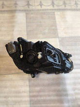 Laden Sie das Bild in den Galerie-Viewer, Frontscheinwerfer Mercedes-Benz A2059067905 LED Ein Stück (Rechts oder Links) SCH5469305286pe